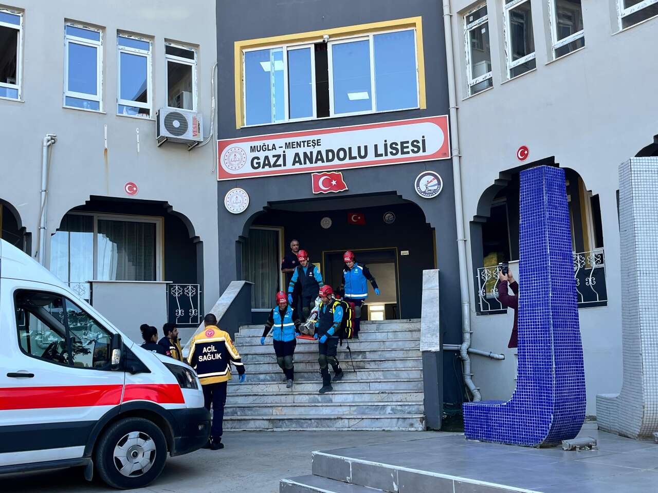 Menteşe’de Okulda Yangın Tatbikatı: Arama Kurtarma Köpeği De Görev Aldı 4